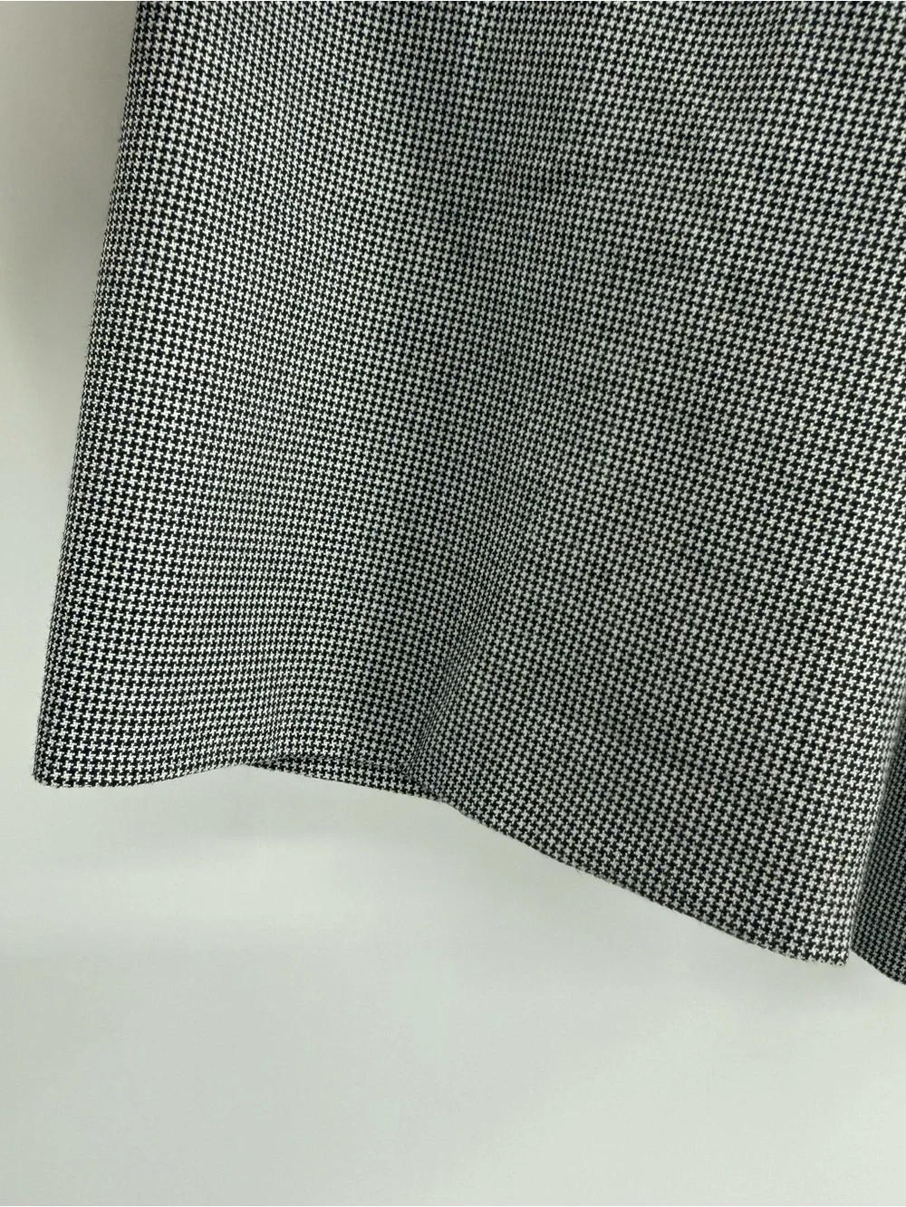 Tahari Blazer houndstooth Black White Women Size 10 Workwear 4-button Career. P
